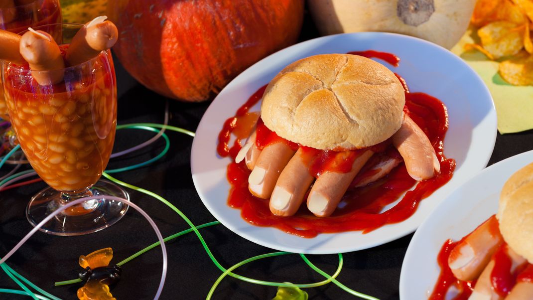 Wurstfinger als Fingerfood - da kannst du neben leckerem Essen auch mit zahlreichen Wortwitzen glänzen.