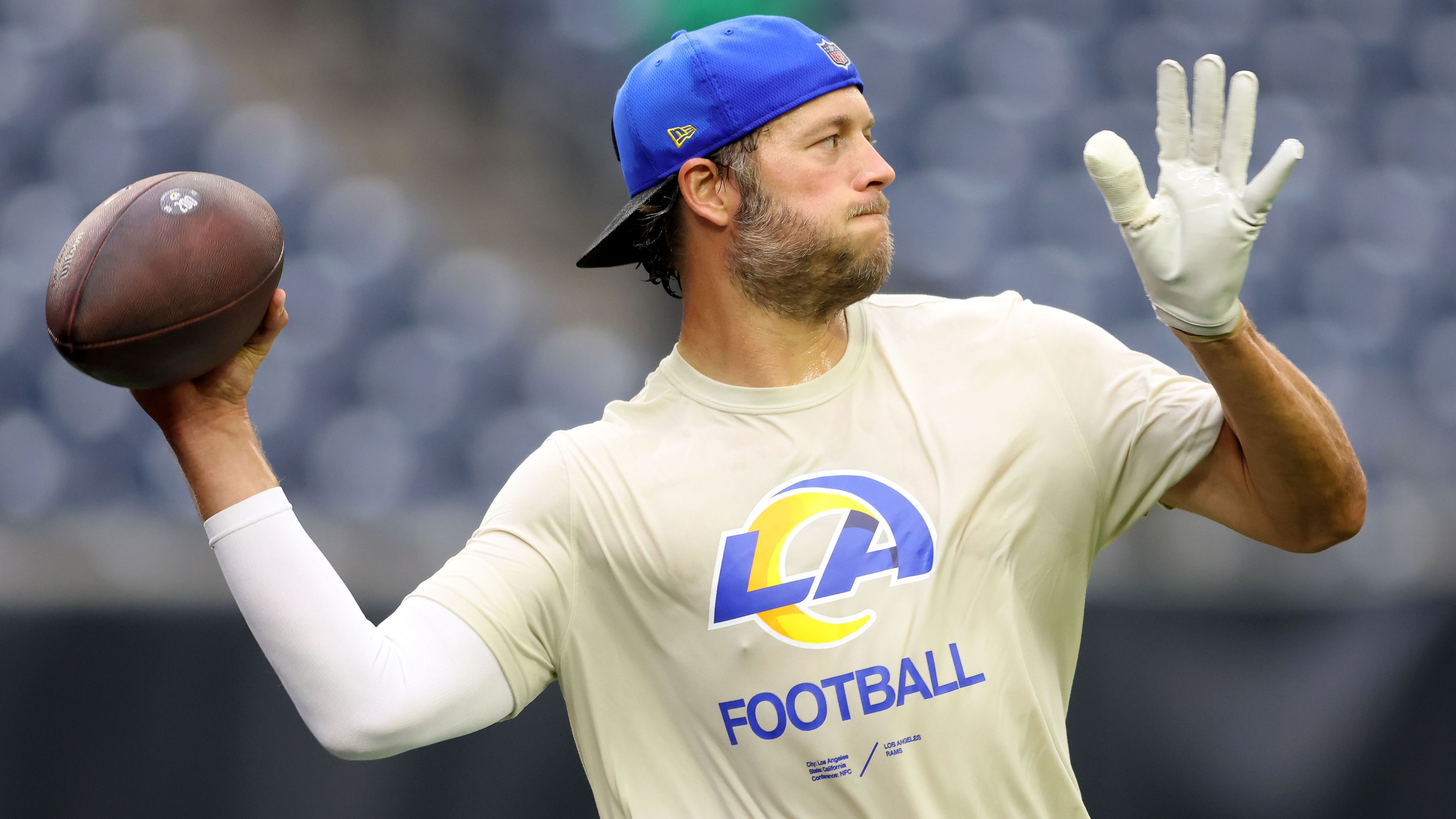 <strong>Quarterback: Matthew Stafford (Los Angeles Rams)</strong> <br>Der Routinier wird aktuell durchschnittlich an 18. Stelle unter den Quarterbacks gewählt, kann also in den späten Runden problemlos geholt werden. Stafford bringt nicht die Rushing-Upside einiger anderer Passgeber mit, dürfte aber erneut eine gut geölte Pass-Offensive dirigieren. Das sollte für eine ziemlich gute Punkt-Grundlage sorgen.&nbsp;