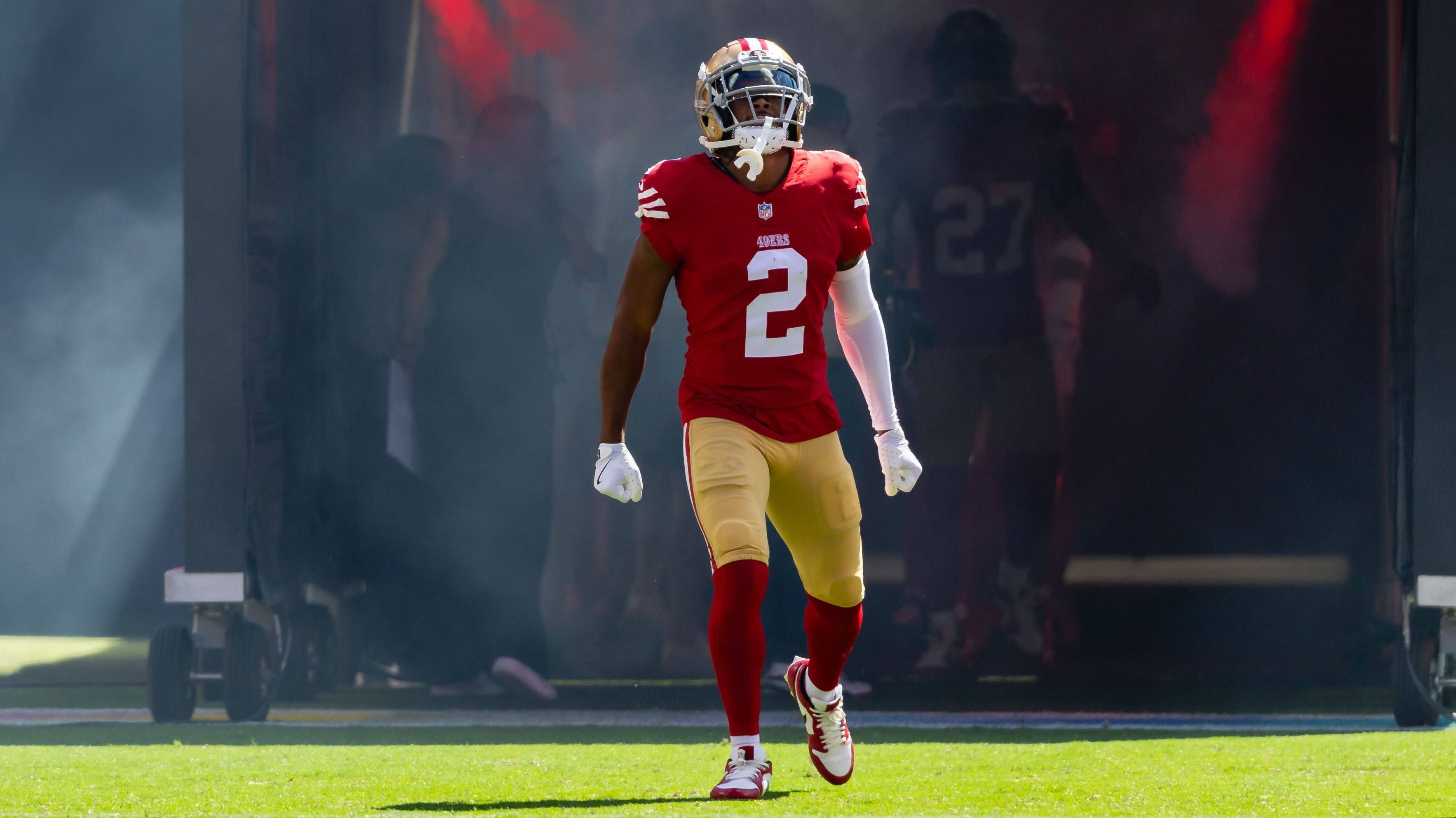 <strong>Deommodore Lenoir&nbsp;(San Francisco 49ers)</strong><br>Die Niners stehen kurz vor einer spektakulären Vertragsverlängerung mit ihrem Star-Cornerback. Lenoirs neues Arbeitspapier wird ihm laut "ESPN" über fünf Saisons hinweg insgesamt 92 Millionen Dollar einbringen. Damit würden aktuell nur elf NFL-Profis auf seiner Position pro Jahr noch mehr kassieren. Der 25-Jährige läuft seit 2021 für San Francisco auf und kann in dieser Spielzeit bereits 53 Tackles, ein Forced Fumble sowie zwei Interceptions vorweisen.