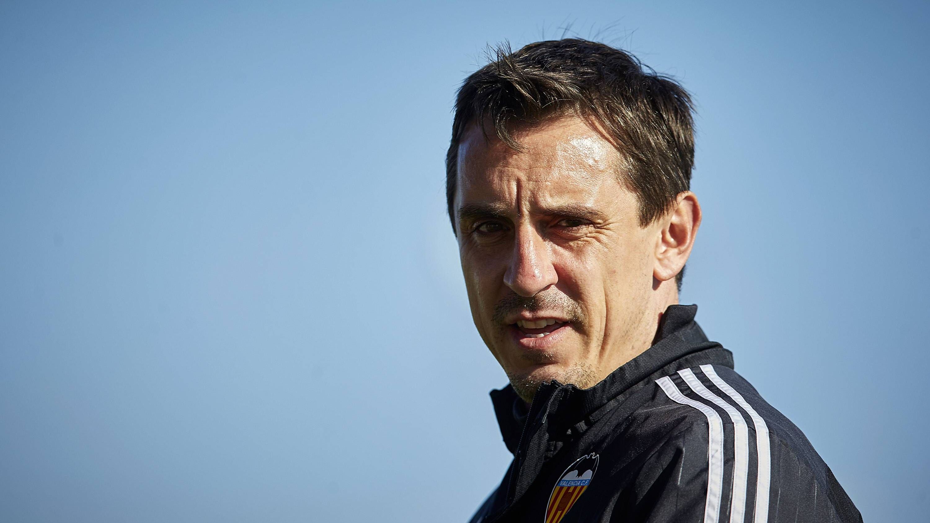 <strong>Gary Neville</strong><br>Mit Manchester United dominierte Neville zeitweise den europäischen Fußball, als Trainer aber blieben die Erfolge aus. Seine einzige Station als Cheftrainer war ein knapp viermonatiges Intermezzo beim FC Valencia zwischen Dezember 2015 und März 2016, das aber zum Desaster wurde. Nur drei der 16 Ligaspiele unter Nevilles Leitung wurden gewonnen.