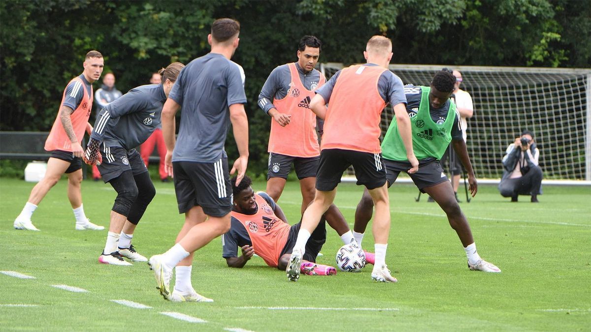 DFB-Team vor Start ins Olympia-Turnier