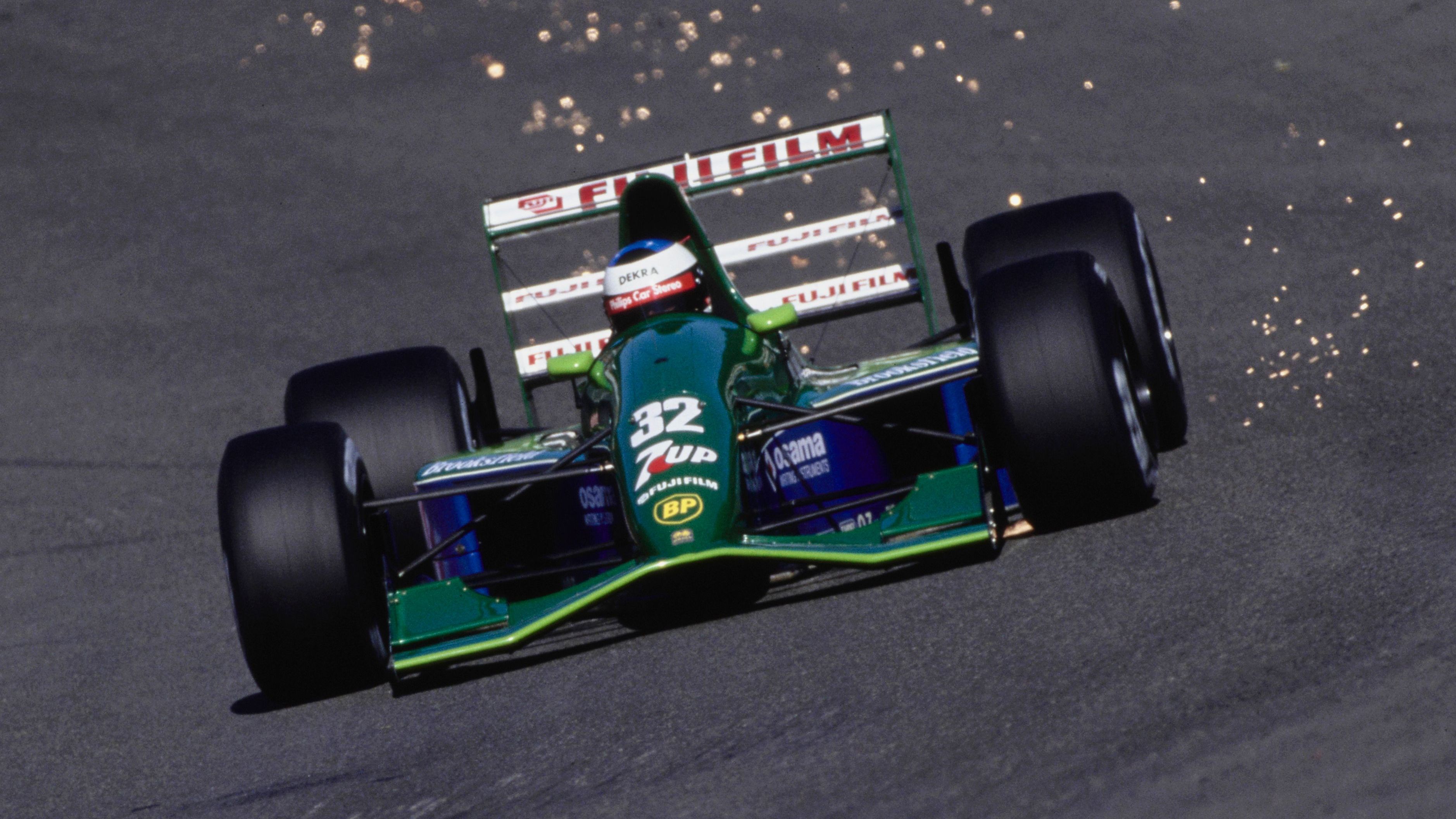 <strong>August 1991: Das Formel-1-Debüt</strong><br>Im August 1991 betrat der bis dato eher unbekannte Michael Schumacher die Formel-1-Bühne. In Nachwuchsserien und in der Sportwagen-WM hatte sich der damals 22-Jährige zwar bereits einen Namen gemacht, aber in der "Königsklasse" sah ihn eigentlich niemand. Schumacher sprang beim Rennstall Jordan für Bertrand Gachot ein ...