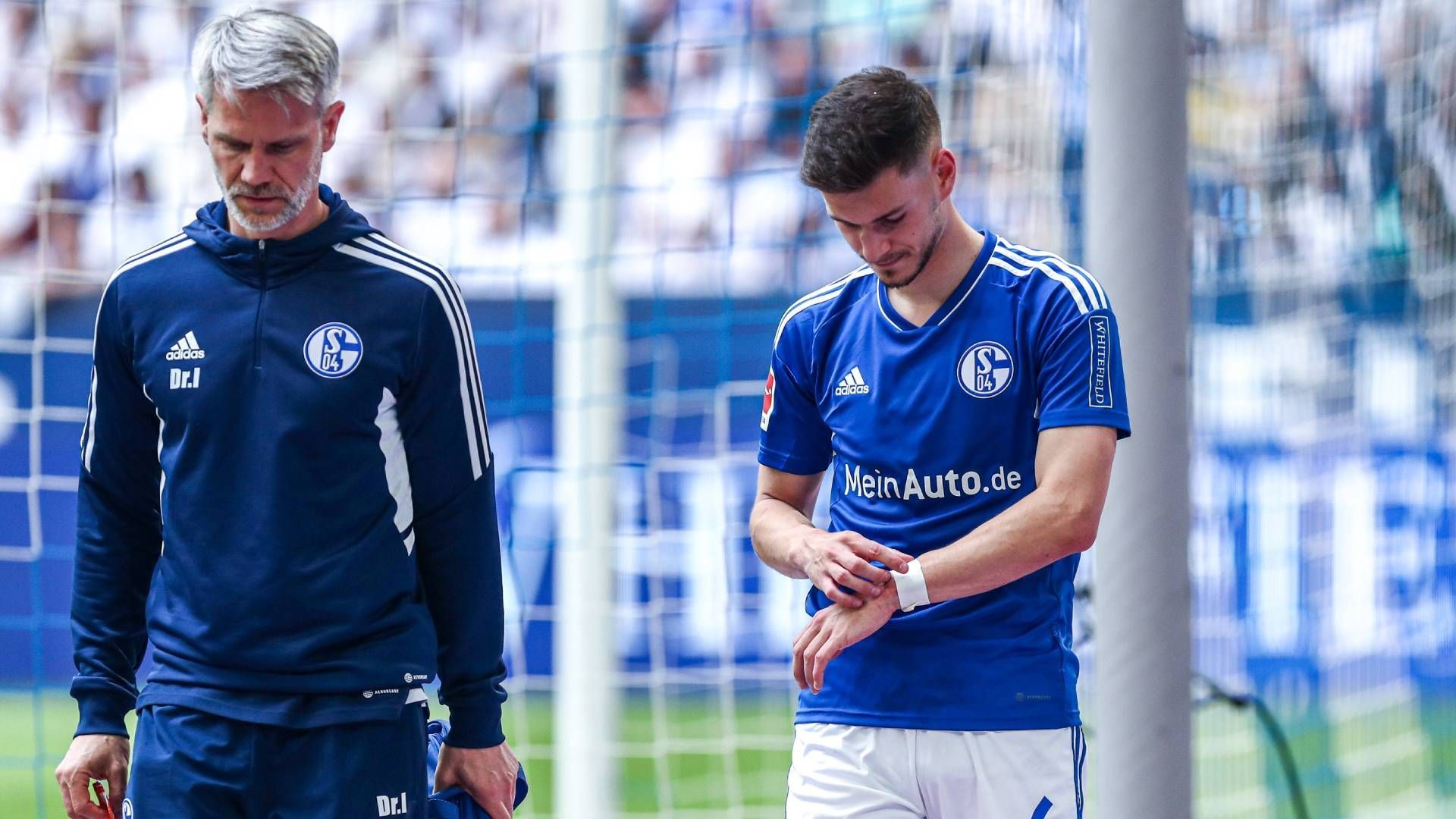 
                <strong>Tom Krauß</strong><br>
                &#x2022; Position: Zentrales Mittelfeld<br>&#x2022; Aktueller Klub: RB Leipzig<br>&#x2022; Vertrag bis: 2025<br>Beim FC Schalke 04 wurde Tom Krauß zu einem der Schlüsselspieler, nach dem Abstieg der "Königsblauen" kehrt der Mittelfeldspieler zu seinem Stammverein RB Leipzig zurück. Dort hat Krauß aber keine Perspektive. Sein nächster Klub steht aber bereits in den Startlöchern. Laut "Bild" steht ein Wechsel zum 1. FSV Mainz 05 direkt vor der Tür, unterzeichnet werden soll ein Vertrag bis 2027.
              