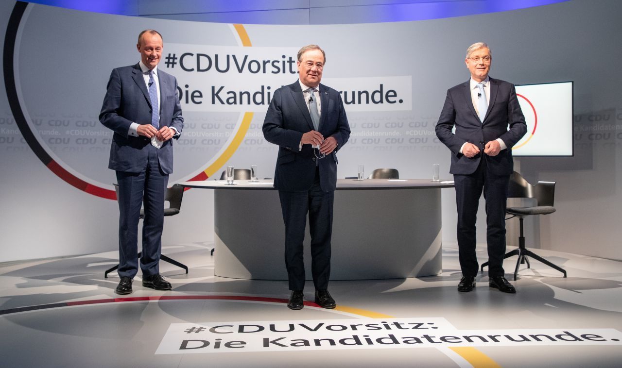 Im Januar 2021 setzt sich Laschet beim virtuellen CDU-Parteitag gegen Friedrich Merz und Norbert Röttgen durch - und wird CDU-Vorsitzender.
