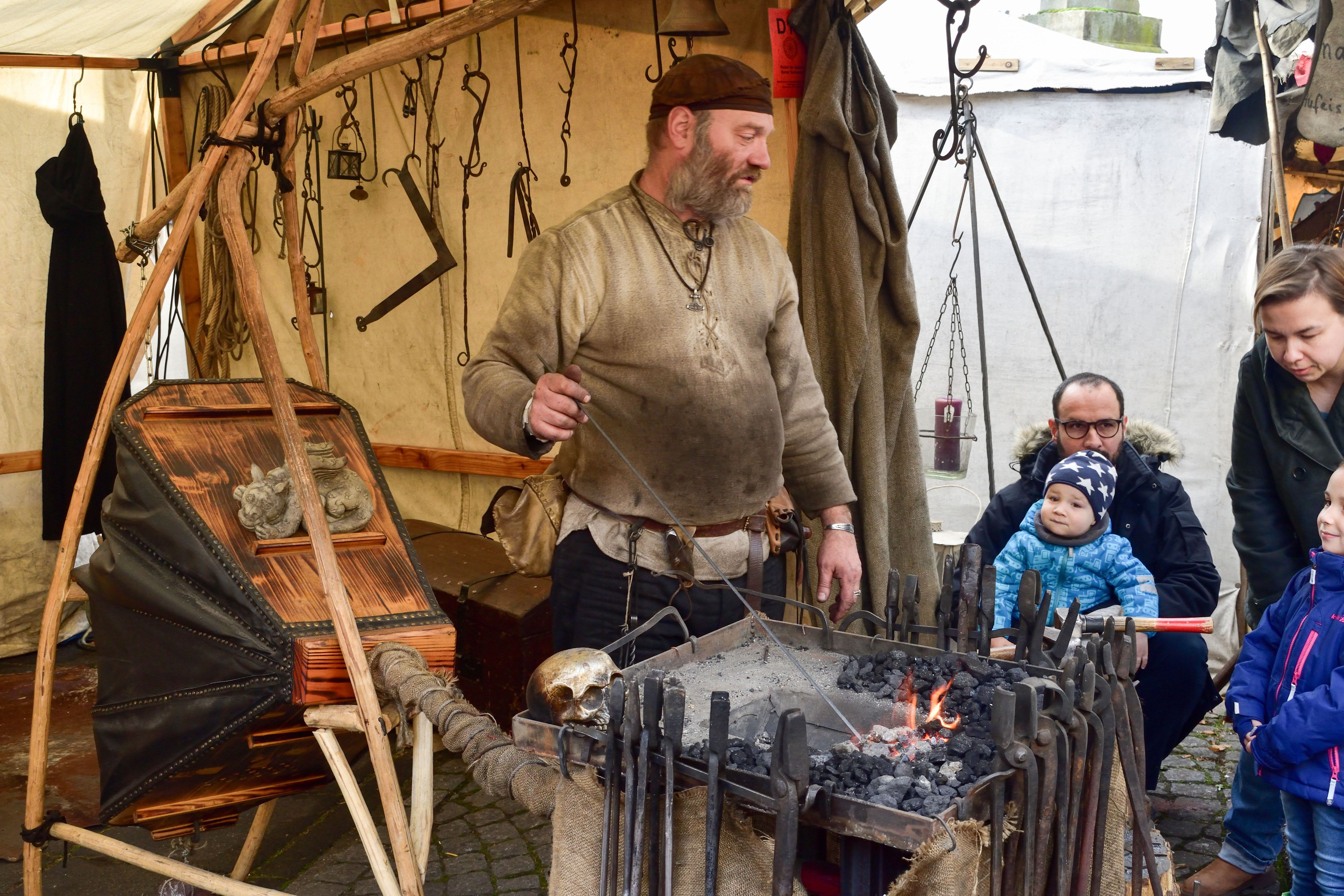 Mittelalterlicher Weihnachtsmarkt in Esslingen am Neckar.