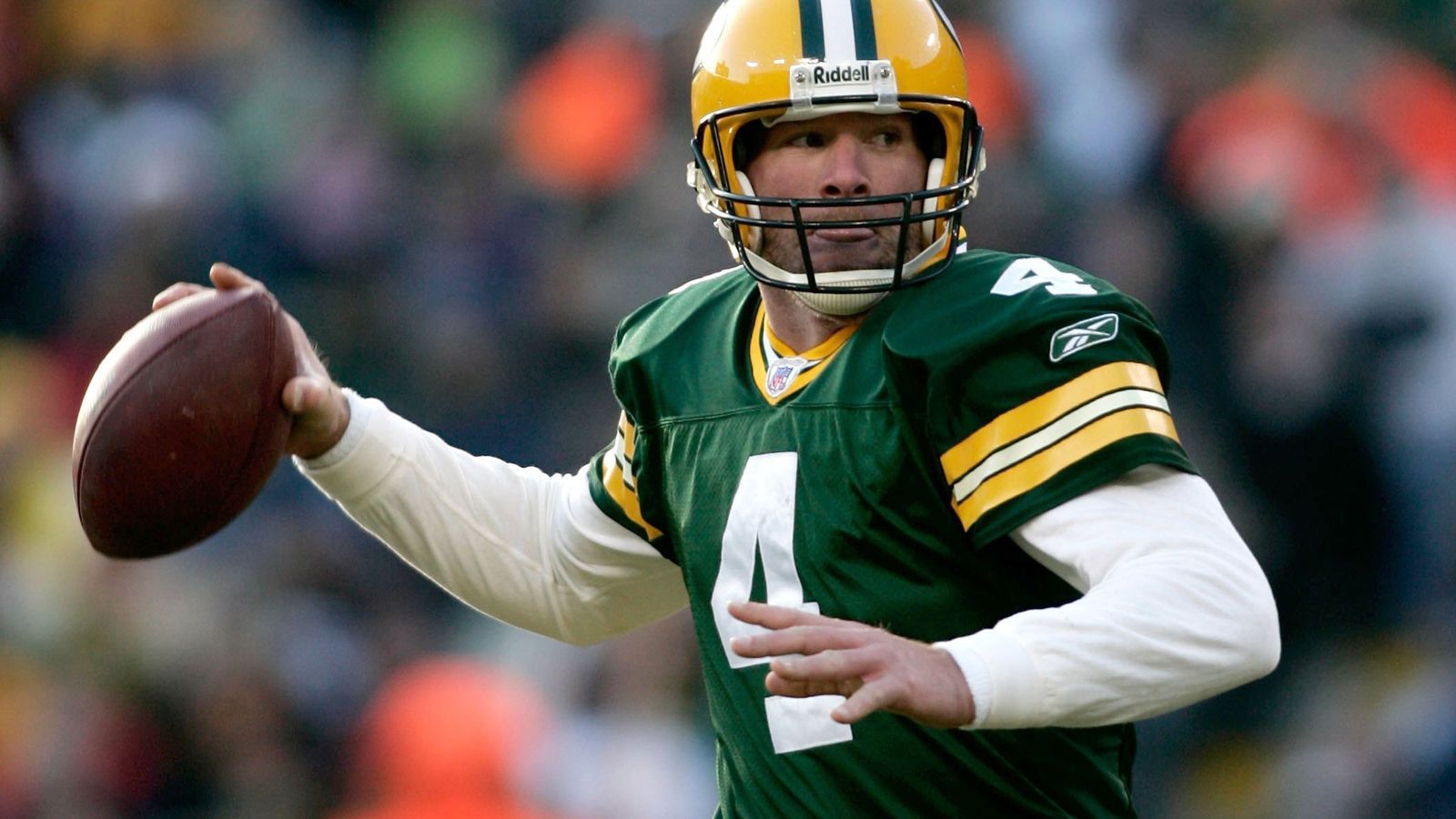 
                <strong>Platz 4: Brett Favre</strong><br>
                71.838 YardsAktiv: 1991 bis 2010 für die Atlanta Falcons, die Green Bay Packers, die New York Jets und die Minnesota Vikings
              