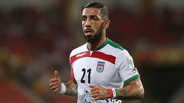 
                <strong>Ashkan Dejagah</strong><br>
                Ashkan Dejagah - Auch Ashkan Dejagah holte mit dem VfL Wolsburg im Jahr 2009 die Schale. Nach einem Zwischenstopp beim FC Fulham zog es den iranischen Nationalspieler nach Katar. Dort geht er für den Al-Arabi Sports Club auf Torejagd.
              