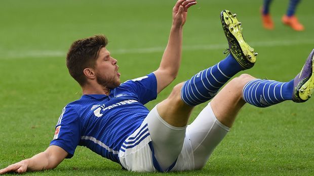 
                <strong>Klaas-Jan Huntelaar</strong><br>
                Klaas-Jan Huntelaar: Der Mittelstürmer hatte aufgrund der defensiven Ausrichtung seines Teams einen schweren Stand, weil die Wege bis an oder in den Strafraum viel zu weit waren. Daher blieb er ohne Abschlussaktion. Seine einzige auffällige, aber unrühmliche Szene, war ein Ellenbogenschlag gegen Alonso, für den Huntelaar die Gelbe Karte sah. Nach gut einer Stunde wurde er durch Choupo-Moting ersetzt. ran-Note: 5.
              