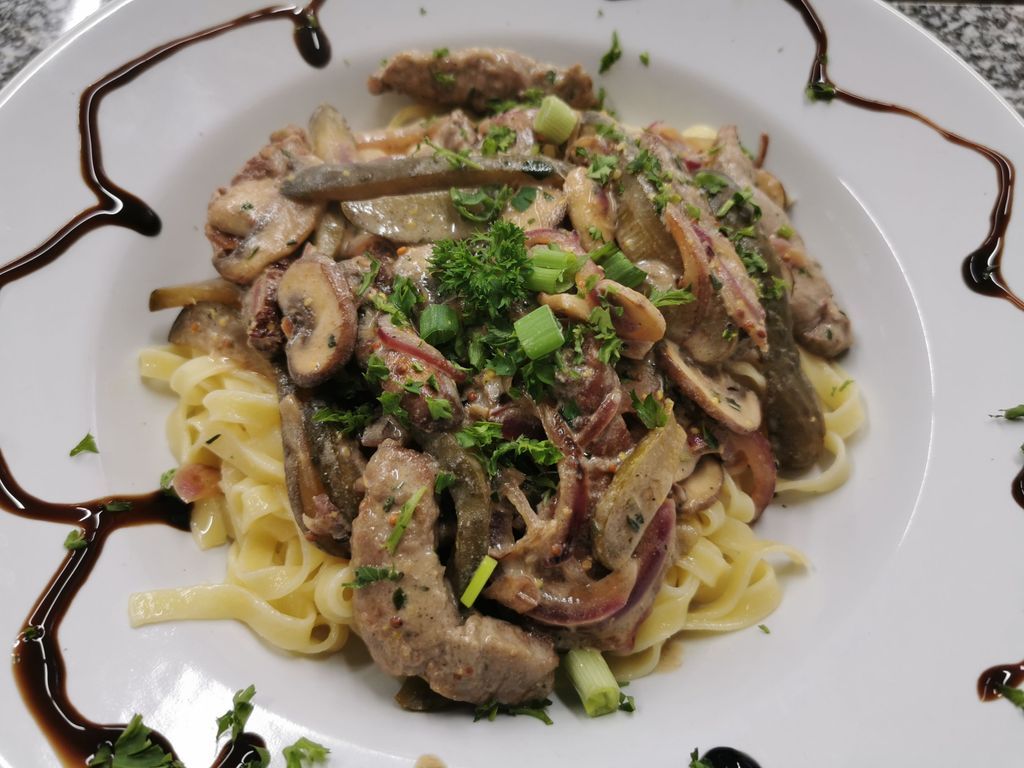 Boeuf Stroganoff - ein Rezept aus &amp;quot;Mein Lokal, Dein Lokal&amp;quot;