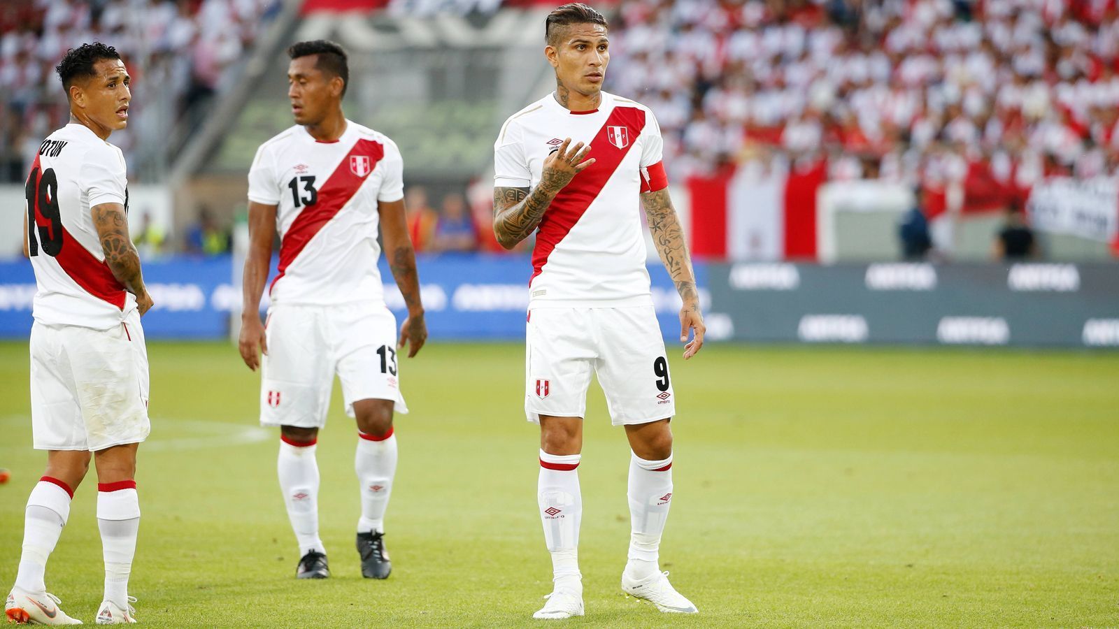 
                <strong>Peru (Gruppe C)</strong><br>
                Spitzname: "La Blanquirroja", die Weiß-Rote, nach dem weißen Trikot mit rotem Streifen. 
              