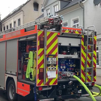 Die Feuerwehr ist bei einem Brand in Flensburg im Einsatz. 