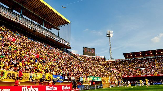 
                <strong>Villarreal CF</strong><br>
                FC Villarreal: Der FC Villarreal stieg in der Saison 2011/2012 überraschend aus der Primera Division ab, kam aber umso stärker wieder zurück. Direkt nach dem Aufstieg konnte das Team von Trainer Miguel Lotina in der ersten Liga einen starken sechsten Platz belegen.
              