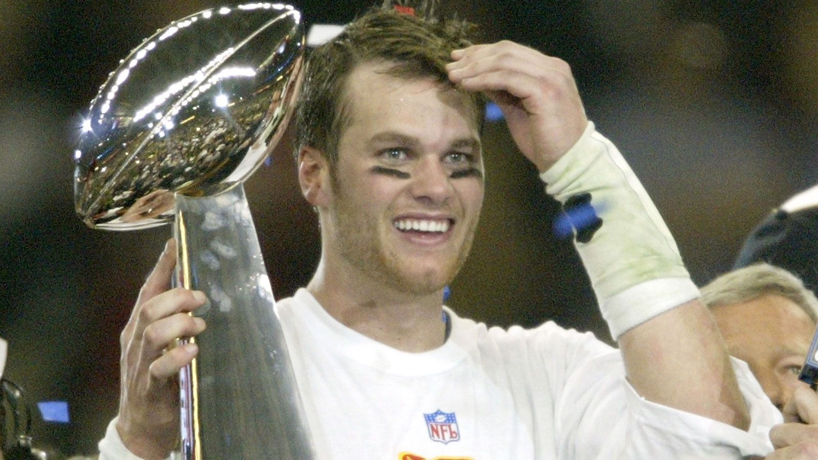 
                <strong>2. Rekord: Meiste Super-Bowl-MVP-Trophäen</strong><br>
                1. Tom Brady: 42. Joe Montana: 33. Bart Starr, Terry Bradshaw, Eli Manning: alle 2 
              