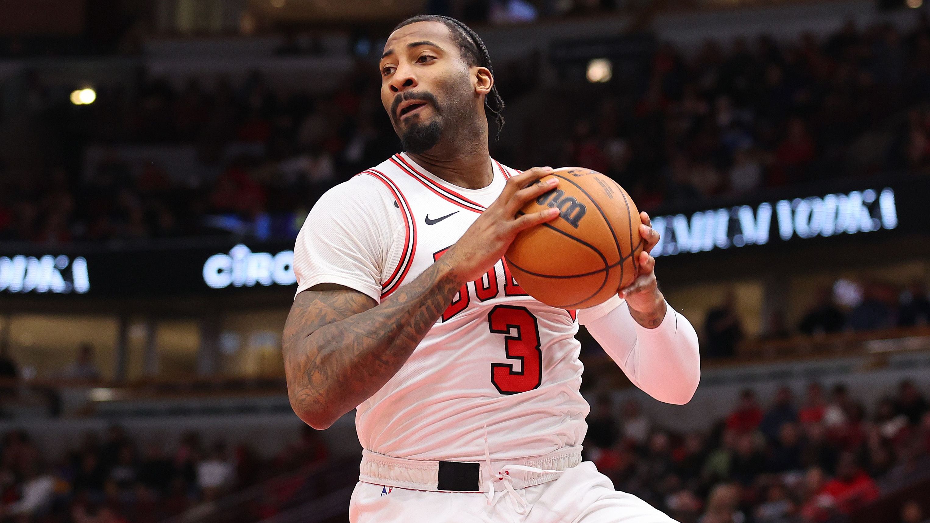 <strong>Platz 19 -&nbsp;Chicago Bulls (zuvor Rang 20, 28:31)</strong> <br>Dem schwächeren Osten sei Dank. Die Bulls werden die PlayIns sehr wahrscheinlich erreichen. Fünf Spiele Vorsprung haben sie auf Rang 11 und Brooklyn. Dabei ist Chicago der Ligadurchschnitt. 5:5 in den letzten zehn Spielen. Platz 15 in der Defense. Auch offensiv im NBA-Mittelfeld. Zu mehr wird es allerdings auch nicht reichen.