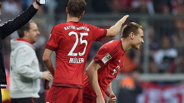 
                <strong>Comeback von Holger Badstuber gegen den VfB Stuttgart</strong><br>
                Einen Klaps gibt es auch noch vor dem ersten Pflichtspiel-Einsatz Badstubers seit sieben Monaten. Vielleicht wollte er den Verteidiger auch nur auf das Spiel einstellen, denn wir wissen ja, ...
              