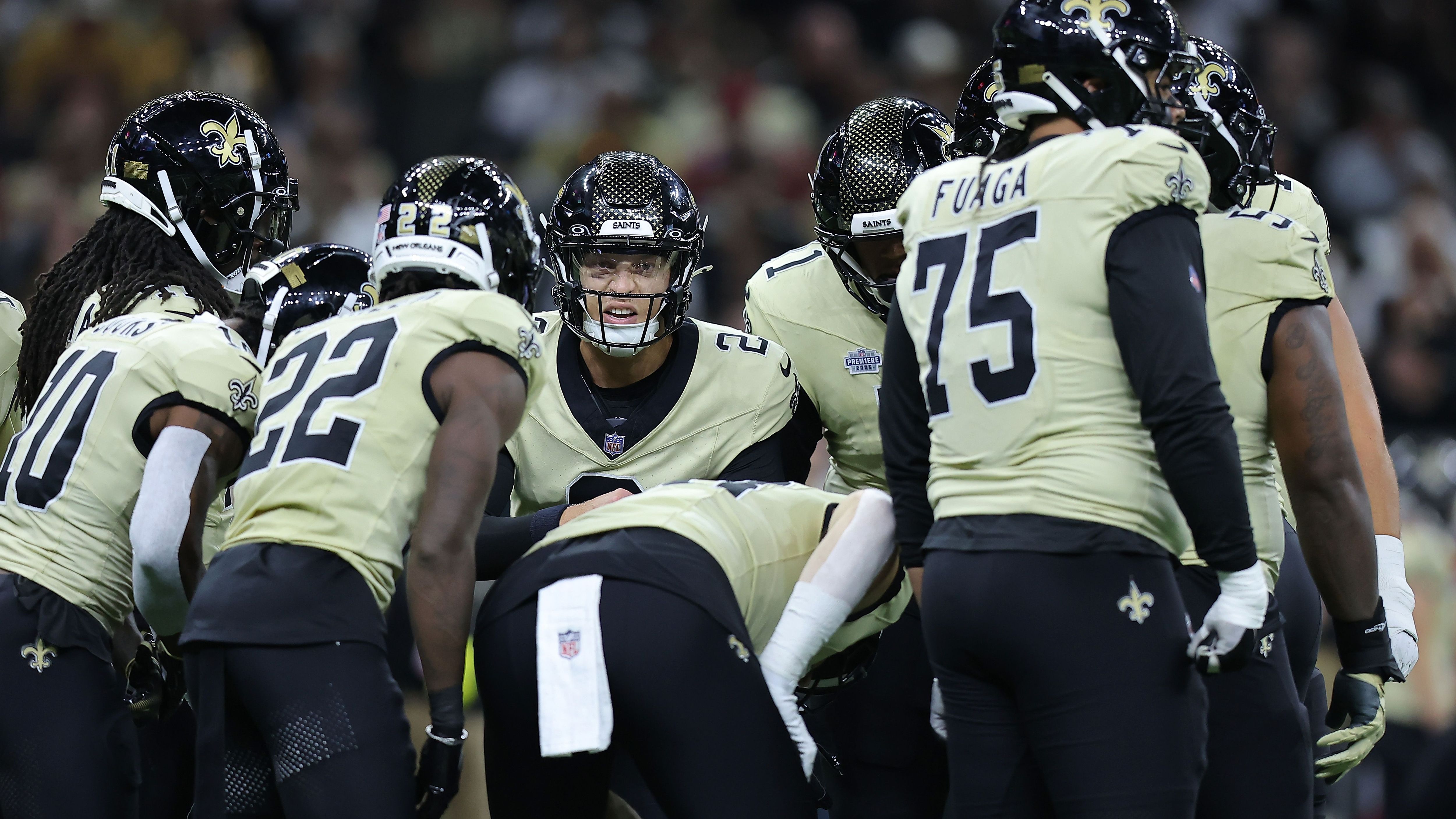 <strong>Platz 30: New Orleans Saints (Vorwoche: 32)<br></strong>Einmal Hand hoch, wer dachte, dass sich die New Orleans Saints so teuer verkaufen würden, wie sie es gegen die Cardinals bei der 20:13-Niederlage taten. Nicht falsch verstehen, der Auftritt war alles andere als gut - nicht umsonst stehen die Saints auf Platz 30 - aber im Team steckt Herz und Kampfgeist. Bis zum Ende war die Partie spannend, die San Francisco 49ers werden aber nun eine noch größere Aufgabe.