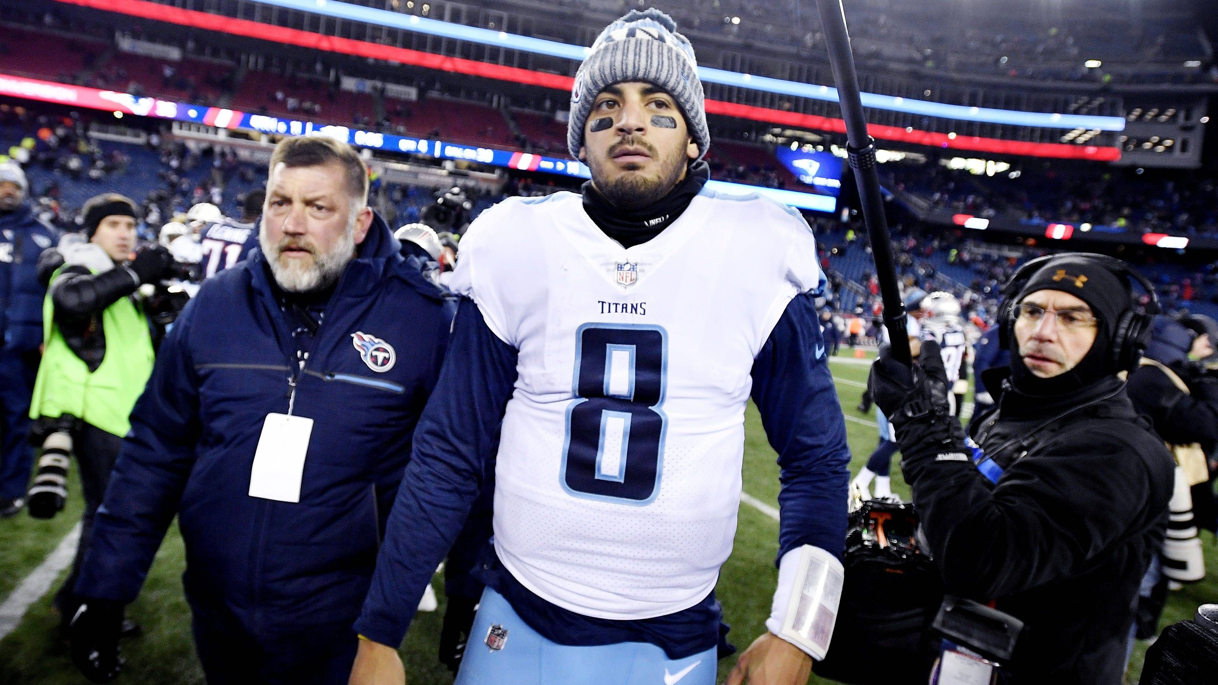 <strong>Performance</strong><br>Sowohl Winston (2013) als auch Mariota (Foto, 2014) gewannen auf dem College die Heisman Trophy. Auch ihre ersten NFL-Jahre verliefen verheißungsvoll, beide waren jahrelang klar die Nummer eins bei ihrer Franchise. Winston schaffte es 2015 in den Pro Bowl und war 2019 Passing Yards Leader der NFL. Vergangene Saison waren beide Backups: Winston in New Orleans, Mariota bei den Eagles.