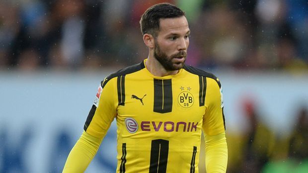 
                <strong>Gonzalo Castro</strong><br>
                Gonzalo Castro: Ging im Schatten der Über-Vorstellung von Sebastian Rode etwas unter, aber die Chemie im Dortmunder Mittelfeld stimmte über weite Strecken.  ran-Note: 3
              