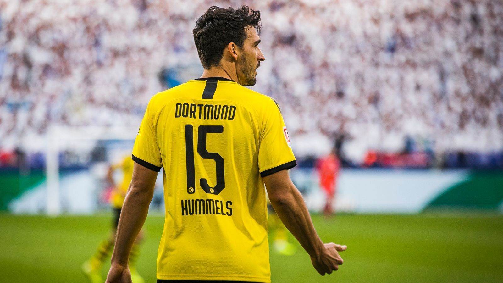 
                <strong>Mats Hummels (Borussia Dortmund)</strong><br>
                Auch Hummels ist ungewohnt fehleranfällig und wenig souverän. Bezeichnend eine Szene in der 34. Minute, als er Delaney ins Gesicht schießt und Schalke so fast ein Tor ermöglicht. Unglücklich, aber auch konfus. Im zweiten Durchgang wesentlich aufgeräumter. ran.de-Note: 4
              