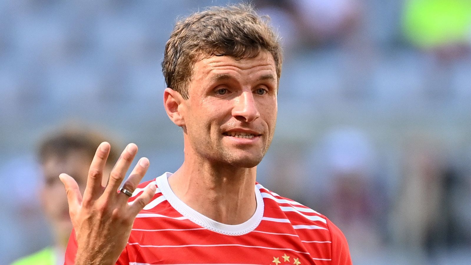 
                <strong>Platz 2 (geteilt): Thomas Müller</strong><br>
                &#x2022; Preis: 15 Millionen<br>&#x2022; Verein: FC Bayern München<br>&#x2022; Punkte 2021/22: 317<br>
              