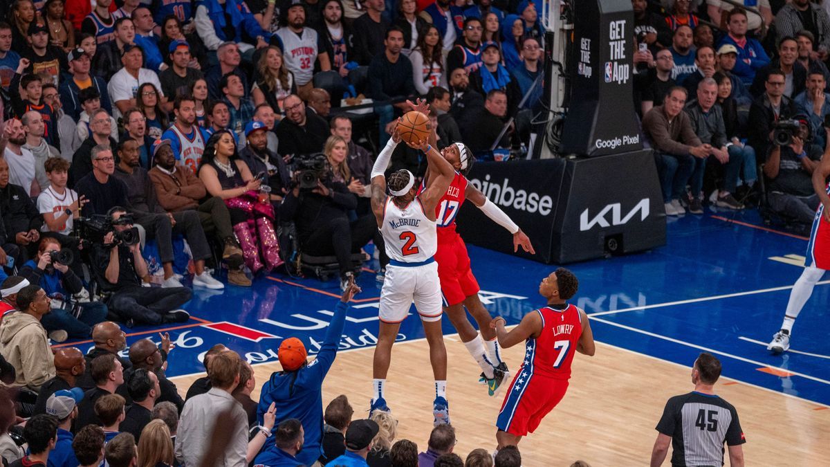Miles Mcbride (L) of Knicks in action against Buddy Hield of 76ers during a NBA, Basketball Herren, USA playoffs game between New York Knicks and Philadelphia 76ers at Madison Square Garden in New ...