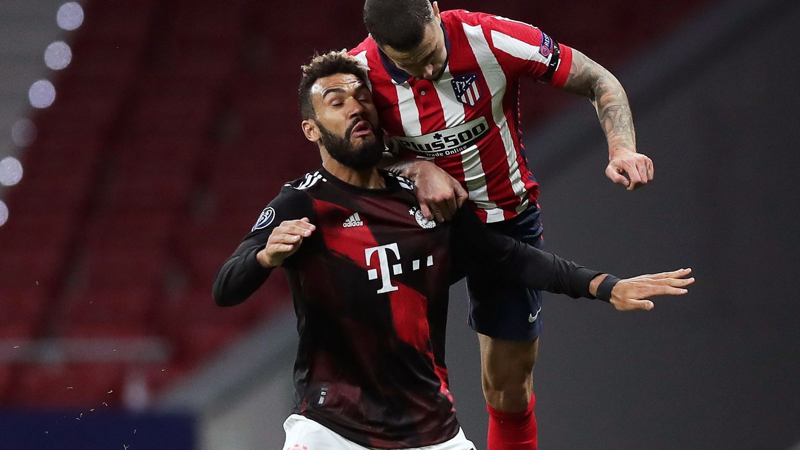 
                <strong>Eric Maxim Choupo-Moting</strong><br>
                Der Stürmer erlebt eine mühsame Partie, weil er von seinen Mitspielern überhaupt nicht bedient wird. Dafür lässt sich der gebürtige Hamburger tief fallen, holt sich die Bälle ab und geht in die Zweikämpfe. Sein Torschuss in der 59. Minute ist ungefährlich. ran-Note: 4
              