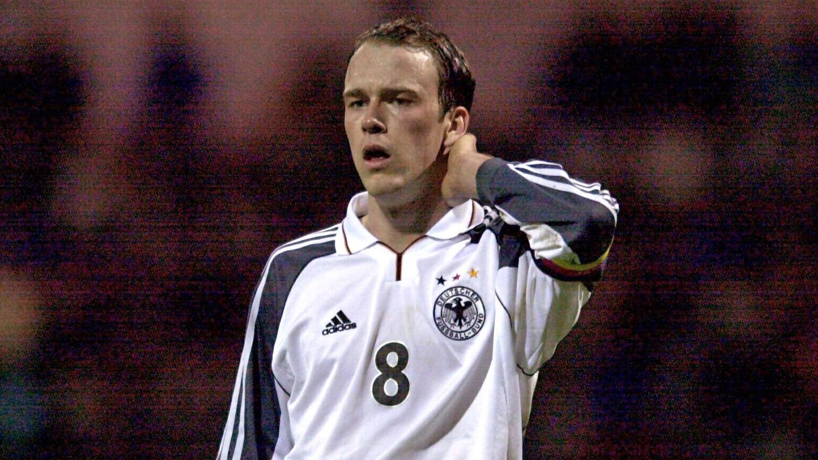 
                <strong>Rekordspieler Ernst</strong><br>
                Als Rekordspieler gilt seit Anfang der 2000er Jahre Fabian Ernst. Insgesamt stand er 31 Mal mit dem Adler auf der Brust für den Nachwuchs auf dem Platz. Dabei erzielte er immerhin zwei Treffer. Sein Debüt feierte er 1998, 2002 gelang ihm dann der Aufstieg in den A-Kader.
              
