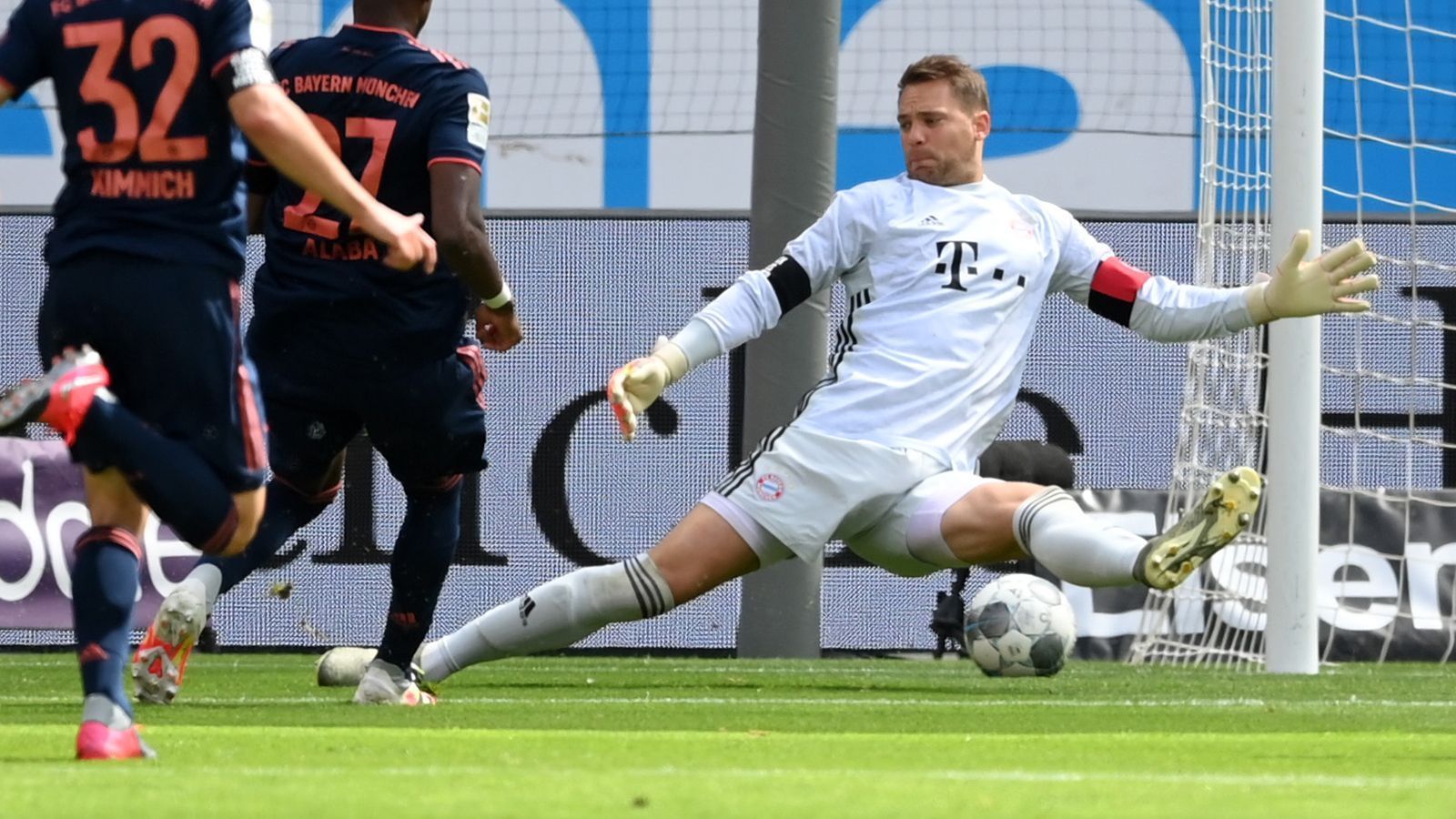 
                <strong>Manuel Neuer</strong><br>
                Wird nur selten geprüft. Macht beim Gegentor durch Alario in der 9. Minute aber keine gute Figur, weil er das kurze Eck nicht zu macht. In der 78. Minute gegen Diaby auf dem Posten. ran-Note: 3
              