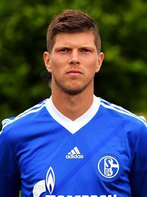 
                <strong>FC Schalke 04 Heimtrikot</strong><br>
                Auf Schalke bleibt alles beim Alten. Das königsblaue Trikot kennen die Fans schon aus der vergangenen Saison
              