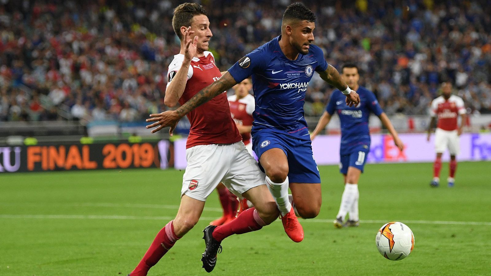 
                <strong>Laurent Koscielny</strong><br>
                Zu Beginn selten gefordert. Lässt sich dann von Jorginho und Giroud schwindelig spielen, was zur Top-Chance durch Giroud führt. Kommt beim 0:1 nicht hinterher und versucht mit dem Fuß zu klären - Giroud trifft per Kopf. Auch bei den anderen Gegentoren häufig zu spät. ran-Note: 5
              