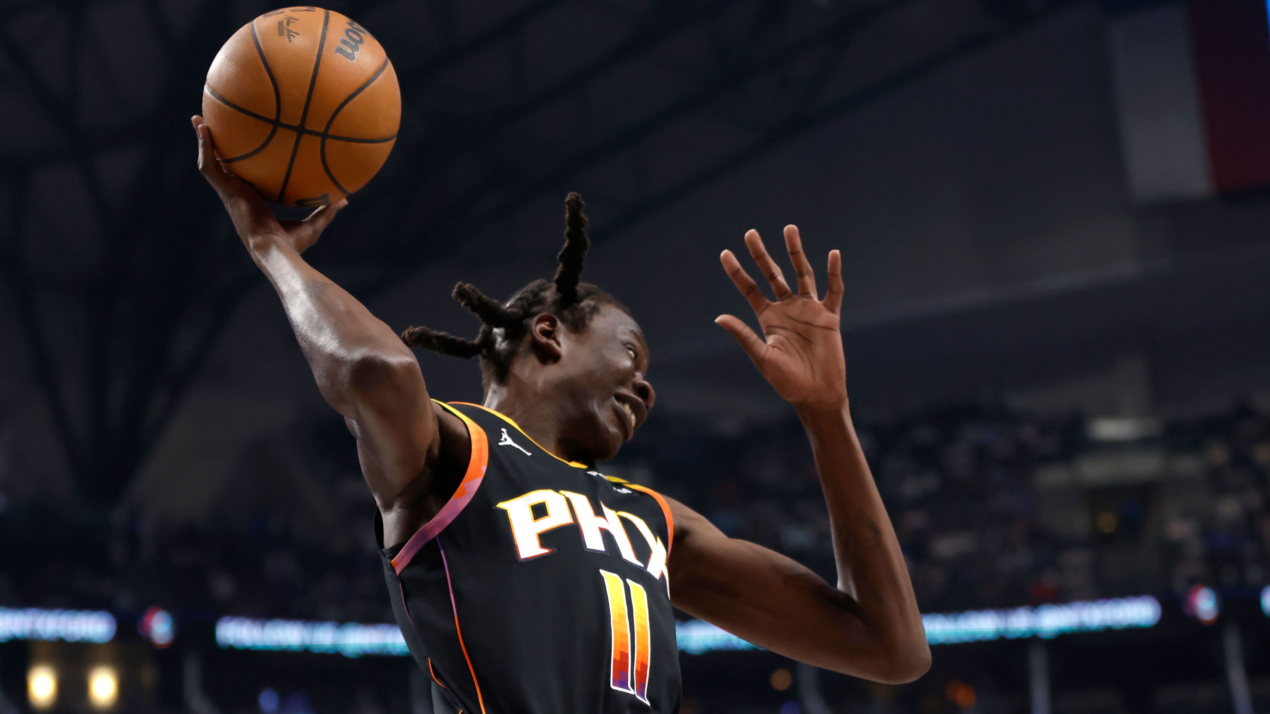 <strong>Bol Bol (zuletzt Phoenix Suns/UFA)</strong><br>Nach Kristaps Porzingis einer der ersten seiner Art: extrem groß, aber mit starkem Ballhandling und sicherem Dreier. Trotz 2,21 Meter Körpergröße konnte er sein Potenzial nur zu selten ausschöpfen. In zehn Spielen als Starter für die Suns legte er 12,5 Punkte, 5,7 Rebounds und 1,3 Blocks auf. Nun bleibt abzuwarten, wo seine Karriere weitergeht.