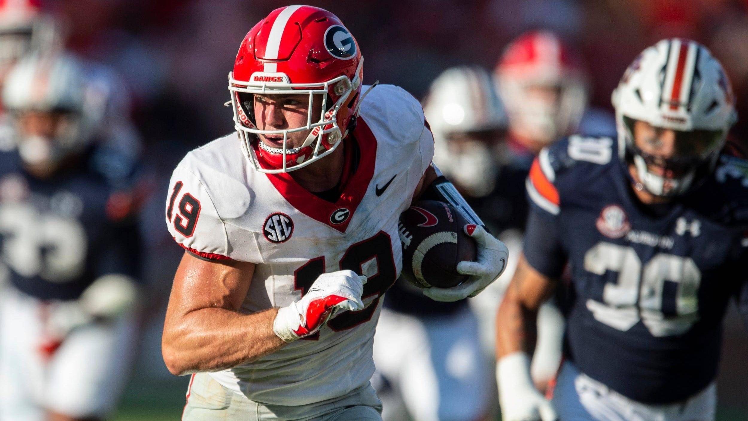 <strong>15. Pick: Indianapolis Colts – TE Brock Bowers (Georgia)</strong><br>Kennt irgendjemand Kylen Granson? Das ist der Starting Tight End der Indianapolis Colts, der nur Experten bekannt sein dürfte. Mit Brock Bowers kriegen die Colts den mit Lichtjahren Vorsprung besten Tight End im Draft und ein verlässliches Ziel für Anthony Richardson.