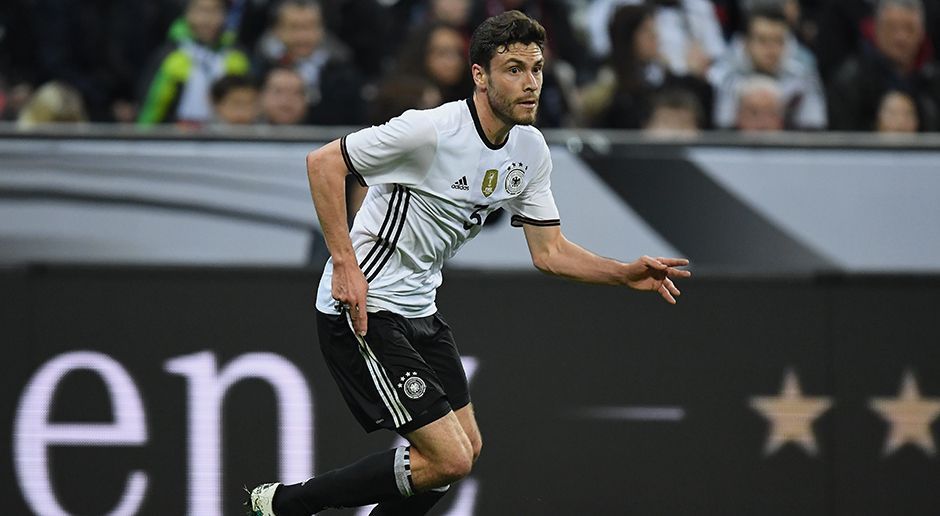 
                <strong>Jonas Hector</strong><br>
                Abwehr: Jonas Hector (1. FC Köln), 25 Jahre, 13 Länderspiele, 1 Tor.
              