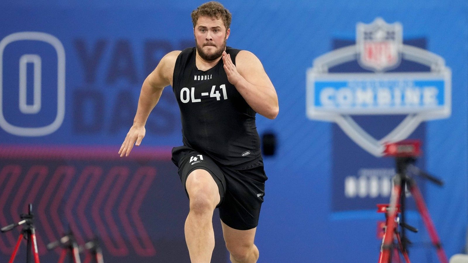 
                <strong>Andere Kandidaten für die O-Line</strong><br>
                Neben dem wohl besten Offensive Lineman im Draft gibt es allerdings auch noch weitere Spieler, die für die Bears in Sachen O-Line in Frage kommen dürften. So werden auch Peter Skoronski (Foto, Northwestern), Dawand Jones (Ohio State), Darnell Wright (Tennessee) und John Michael Schmitz (Minnesota) genannt.
              