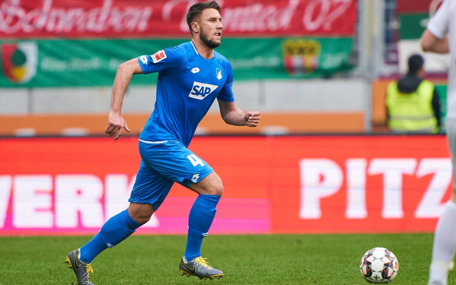 
                <strong>Platz 10: Ermin Bicakcic (TSG Hoffenheim) </strong><br>
                Bundesliga-Einsätze: 25 Angekommene Pässe: 991Fehlpässe:  84 Pass-Summe: 1.075 Quote: 92,19 Prozent 
              