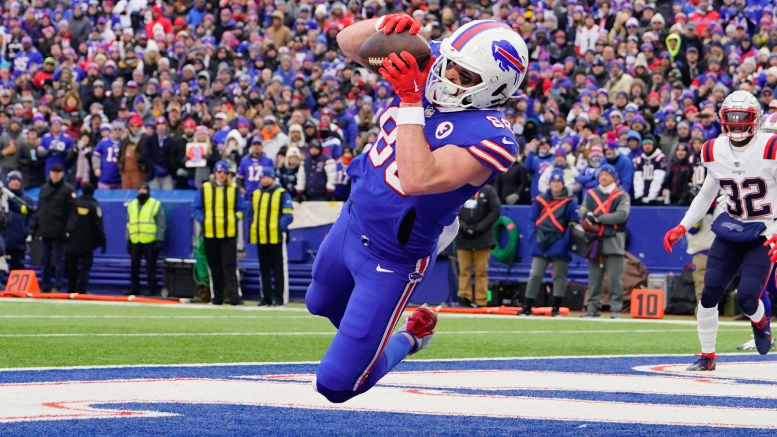 
                <strong>Tight Ends (AFC)</strong><br>
                &#x2022; Dawson Knox (Foto, Buffalo Bills) für Travis Kelce (Kansas City Chiefs, Super Bowl)<br>&#x2022; Mark Andrews (Baltimore Ravens)<br>
              