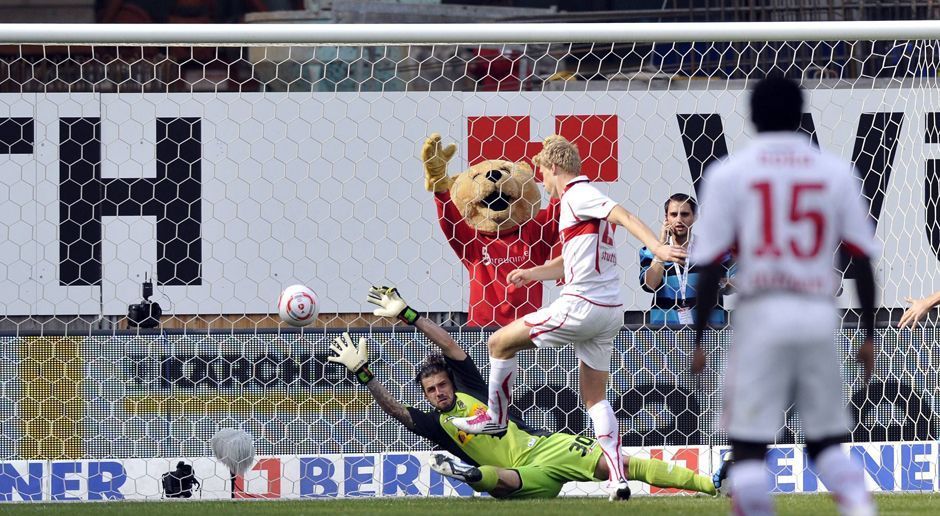 
                <strong>2010: VfB Stuttgart - Borussia Mönchengladbach 7:0</strong><br>
                Auch der VfB Stuttgart kann Kantersieg. Im September 2010 fegen die Schwaben Borussia Mönchengladbach mit 7:0 vom Platz. Das Kuriose daran: Es ist der erste Saisonsieg am 4. Spieltag nach drei Niederlagen zuvor. Pavel Pogrebnyak (Bild) gelingen drei Buden, je einmal bringen Georg Niedermeier, Zdravko Kuzmanovic, Matthieu Delpierre und Ciprian Marica die Kugel über die Linie.
              