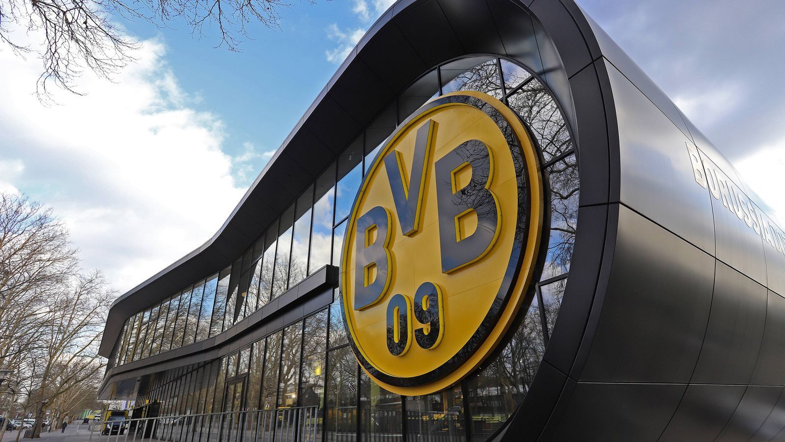 
                <strong>Platz 2: Borussia Dortmund</strong><br>
                Eigenkapital: 336,3 Millionen EuroVerbindlichkeiten: 112,2 Millionen Euro
              