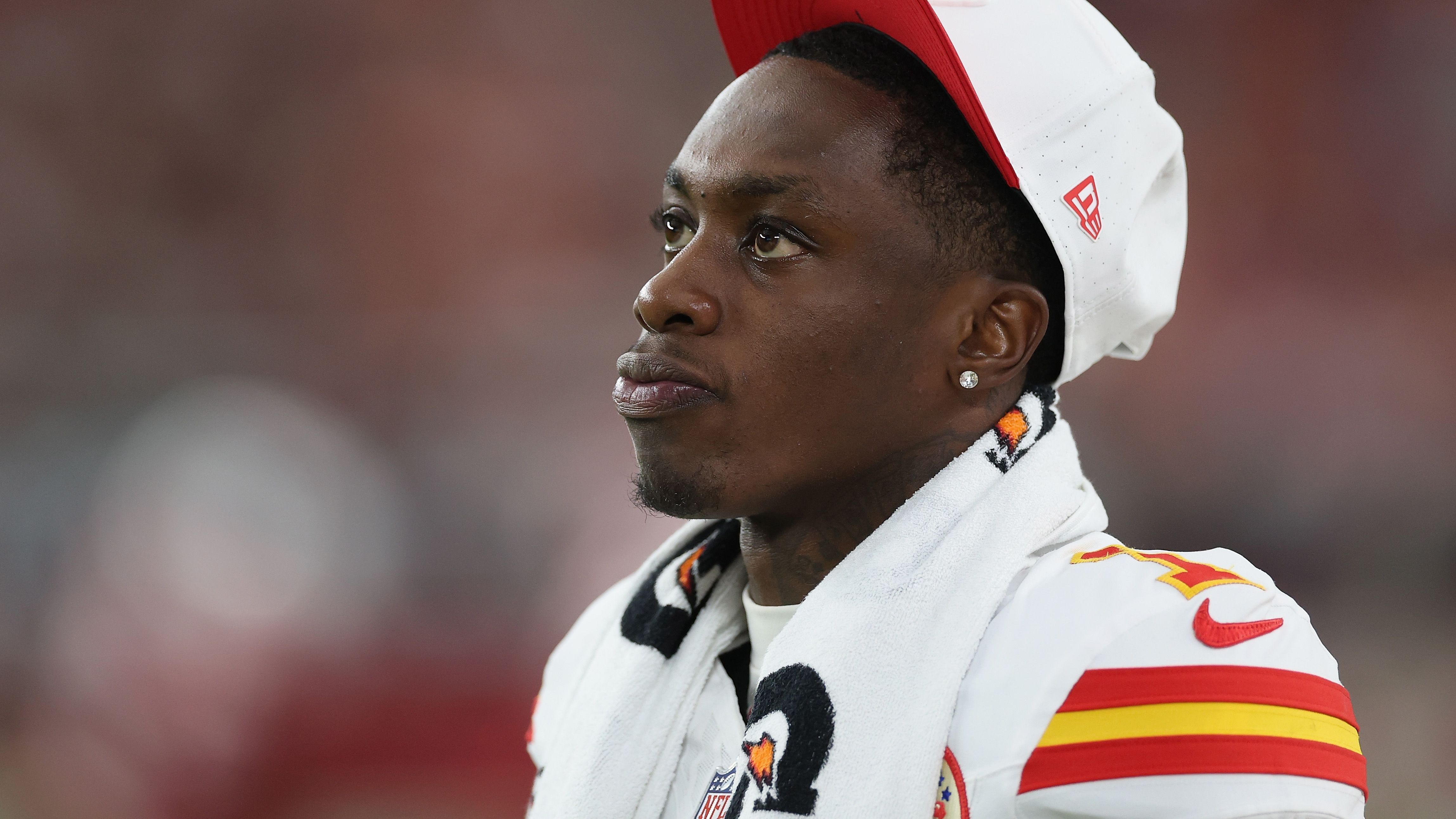 <em><strong>Xavier Worthy (Kansas City Chiefs)</strong><br>Bei der Auftaktpleite der Chiefs gegen die Chargers in Brasilien musste Receiver Xavier Worthy bereits im ersten Drive vom Feld. Der Passempfänger war zuvor brutal mit Teamkollege Travis Kelce kollidiert - Worthy ging dabei zu Boden, stand nur langsam auf und kehrte nicht mehr zurück. Nach dem Spiel erklärte Head Coach Andy Reid, dass erst eine MRT-Untersuchung in Kansas City Aufschluss über die Schwere der Schulterverletzung geben wird.</em>