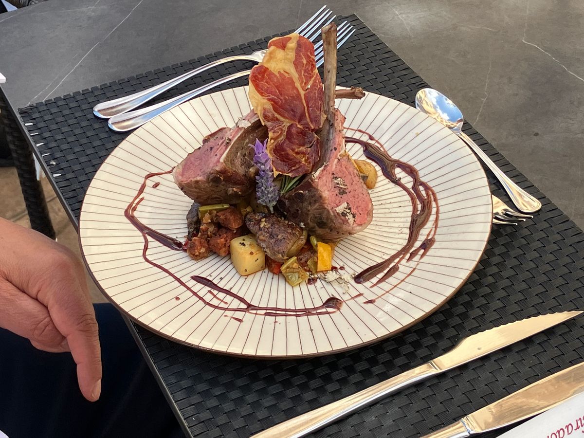 Lammrücken mit Parmesan-Spinat