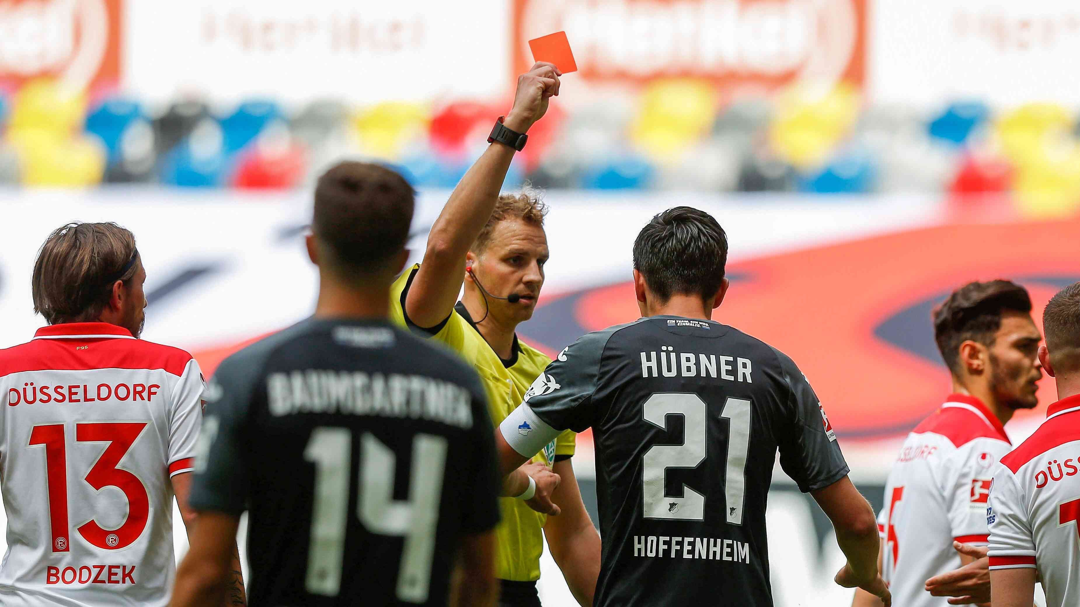 
                <strong>Benjamin Hübner (TSG 1899 Hoffenheim)</strong><br>
                Benjamin Hübner, Kapitän von Hoffenheim, über seine Rote Karte nach einem Gerangel mit Kaan Ayhan im Spiel gegen Düsseldorf: "Was Kaan Ayhan draus macht, ist für mich eine ganz große Schande, eine Frechheit. Das nimmt mir auch den Spaß am Fußball."
              