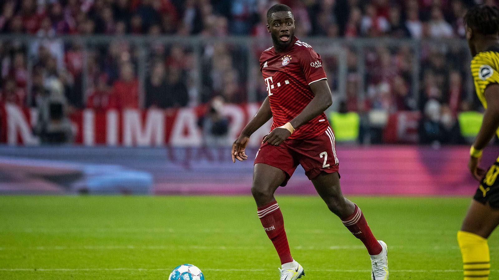 
                <strong>Dayot Upamecano (36 Einsätze)</strong><br>
                In seinem ersten Bayern-Jahr schwächelte der Ex-Leipziger doch ab und an mal und fing sich von Julian Nagelsmann Kritik ein. Immer wieder probierte es Upamecano mit Eleganz statt Kompromisslosigkeit. Muss sich in der kommenden Saison steigern, will er weiterhin als Stammspieler gelten. ran-Note: 4
              