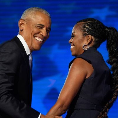 Ex-US-Präsident Barack Obama und die ehemalige First Lady Michelle sind auf dem Parteitag der US-Demokraten Donald Trump ungewöhnlich hart angegangen.