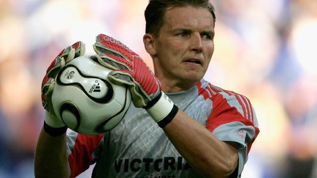 
                <strong>Frank Rost (6,25 Millionen Euro)</strong><br>
                Im Sommer 2002 wechselt Frank Rost für 6,25 Millionen Euro von Werder Bremen zum FC Schalke. Damals ist Rost der teuerste deutsche Keeper aller Zeiten. Heute reicht es noch für Rang fünf. 
              