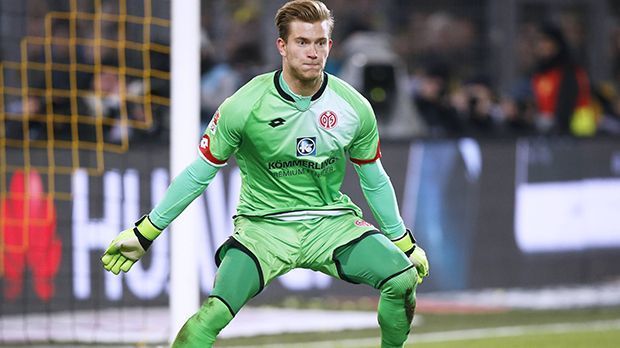 
                <strong>Loris Karius und Annelie Alpert</strong><br>
                So kennen wir Loris Karius: Im Tor des 1. FSV Mainz blitzschnell und bärenstark. Das weckt Begehrlichkeiten. Seit längerem spekulieren deutsche und englische Medien über einen Wechsel des 22-Jährigen. Wie der "Kicker" berichtete, ist sich der Torwart des 1. FSV Mainz 05 mit dem FC Liverpool bereits einig. Darüber freut sich nicht nur der Verein ...
              