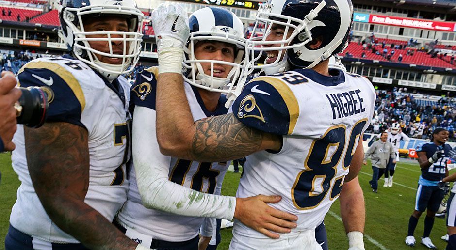 
                <strong>6. Los Angeles Rams (11-5, Vorwoche: Platz 4)</strong><br>
                Die Kalifornier waren im Vergleich zu den vergangenen Spielzeiten gar nicht wiederzuerkennen. Mit elf Siegen und fünf Niederlagen schlossen die Rams erstmals seit 2003 wieder eine Saison mit einer positiven Bilanz ab. Für Head Coach Sean McVay und Quarterback Jared Goff sind es die ersten Playoffs. Die Erwartungen werden also vor dem Aufeinandertreffen mit den Atlanta Falcons in der Nacht von Samstag auf Sonntag (ab 1:55 Uhr live auf ProSieben und im Livestream auf ran.de) nicht gerade in den Himmel schießen - zumal es an Silvester ein 13:34 gegen die San Francisco 49ers setzte. Dennoch sind die Rams favorisiert.
              