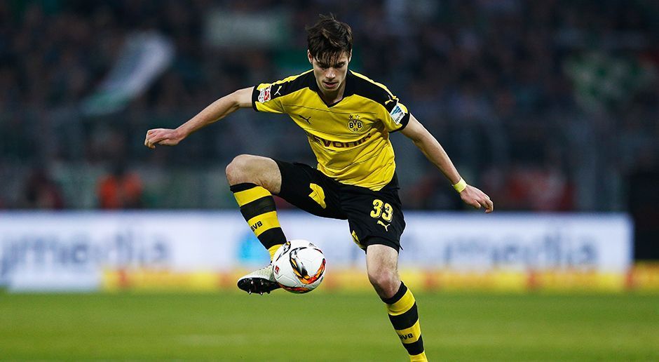 
                <strong>Julian Weigl</strong><br>
                Julian Weigl: Dass der Youngster bereits in seiner ersten Saison dermaßen aufdreht, hätten wohl nur die wenigsten Experten für möglich gehalten. Mit 2612 hat er die viertmeisten Ballkontakte aller Spieler. Ebenso überraschend: 2125 seiner Pässe kamen in der laufenden Saison an. Nur David Alaba brachte mehr erfolgreiche Bälle an den Mann (2226).
              