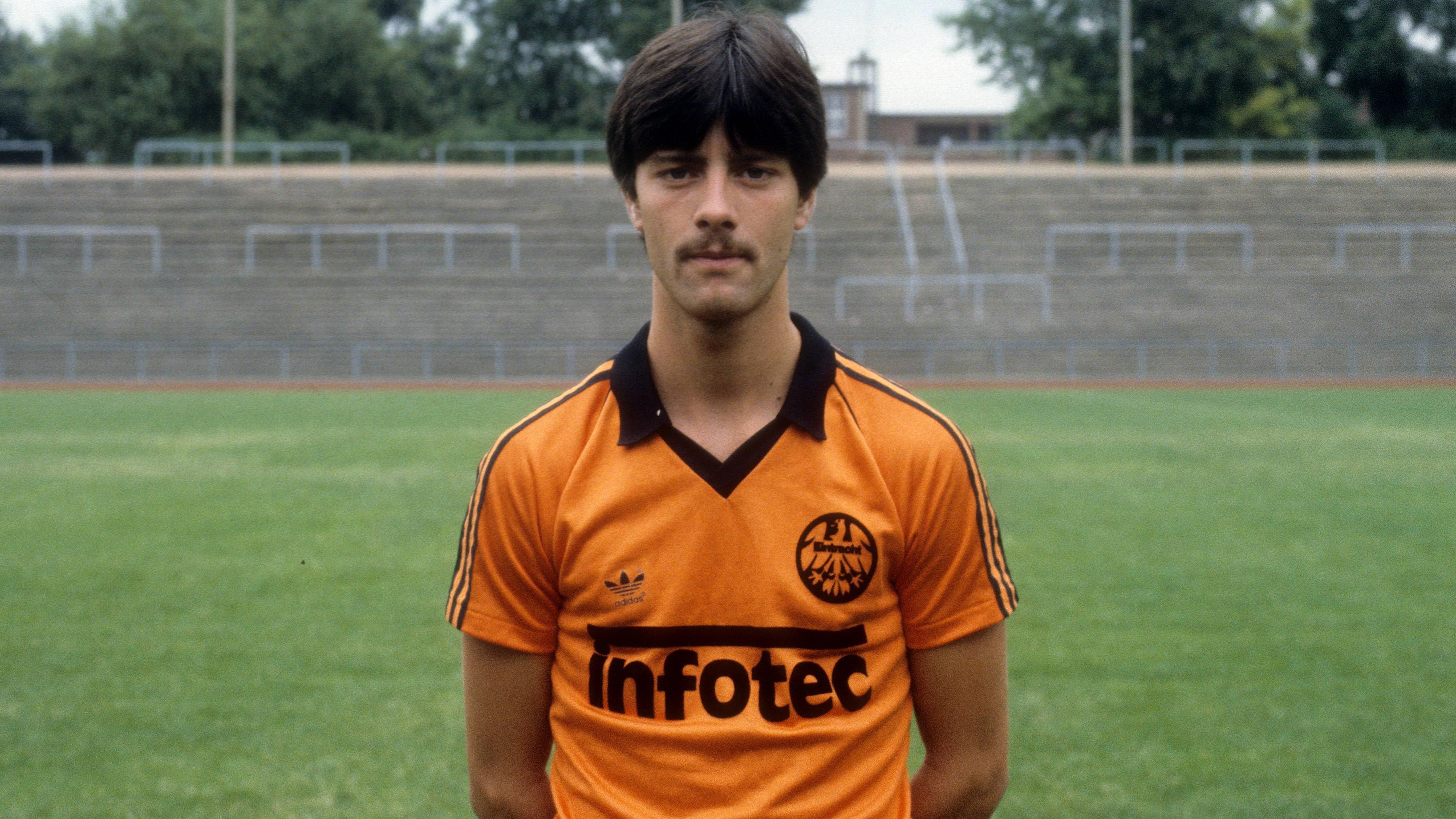 
                <strong>Joachim Löw</strong><br>
                Der Weltmeister-Coach von 2014 hatte in jungen Jahren noch einen anderen Look.
              