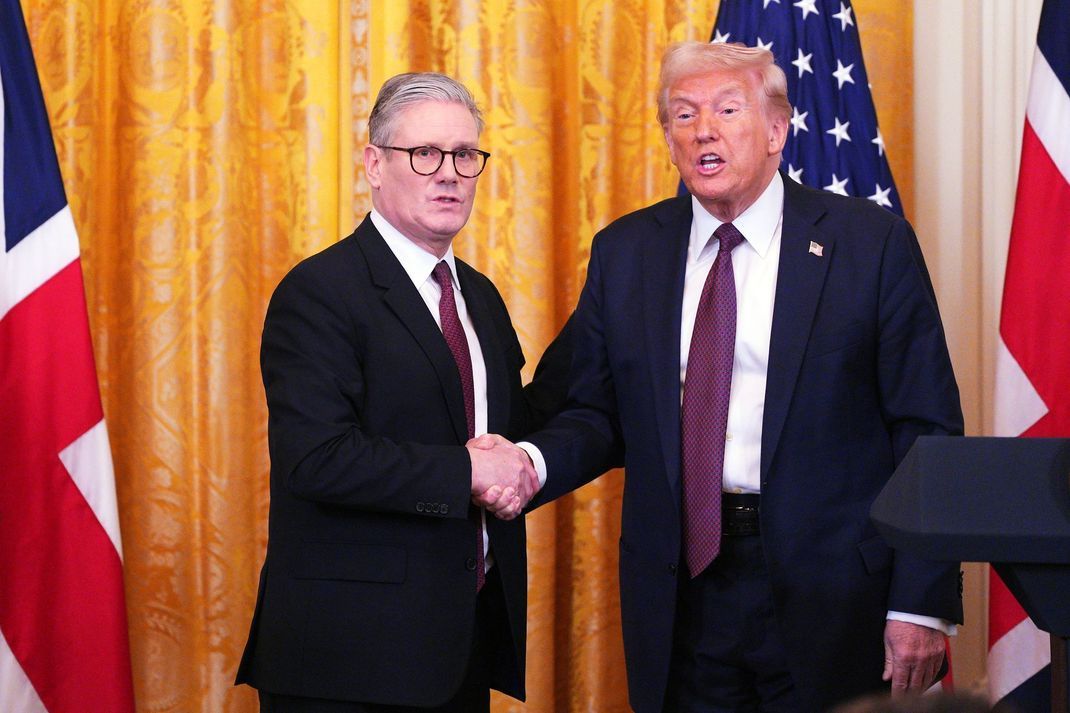 Der Deal steht: Handshake zwischen dem britischen Premierminister Keir Starmer (links) und US-Präsident Trump.