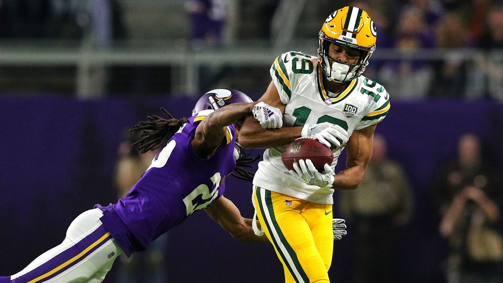 
                <strong>Equanimeous St. Brown (Green Bay Packers)</strong><br>
                St. Brown kam 2018 in zwölf Spielen für die Packers zum Einsatz und fing 21 der 36 zu ihm geworfenen Pässe. 2019 verpasste er die komplette Spielzeit. Bei den Packers darf sich der ehemalige Sechstrunden-Pick dennoch gute Chancen erhoffen. Klar, die Nummer eins wird Superstar Davante Adams sein, aber wer kommt danach? Head Coach Matt LaFleur lässt vor der Saison nicht durchblicken, wer die Nummer zwei und drei hinter Star-Receiver Adams wird. St. Brown darf wird mit Allen Lazard, Neuverpflichtung Devin Funchess und Marquez Valdes-Scantling um Spielzeit kämpfen. Das Vertraue von Superstar Aaron Rodgers hat EQ: "Ich freue mich sehr darauf, dass er nach seiner Verletzung wieder da ist und bin gespannt darauf, wie er sich fühlt", sagte der Quarterback in einem Interview.
              